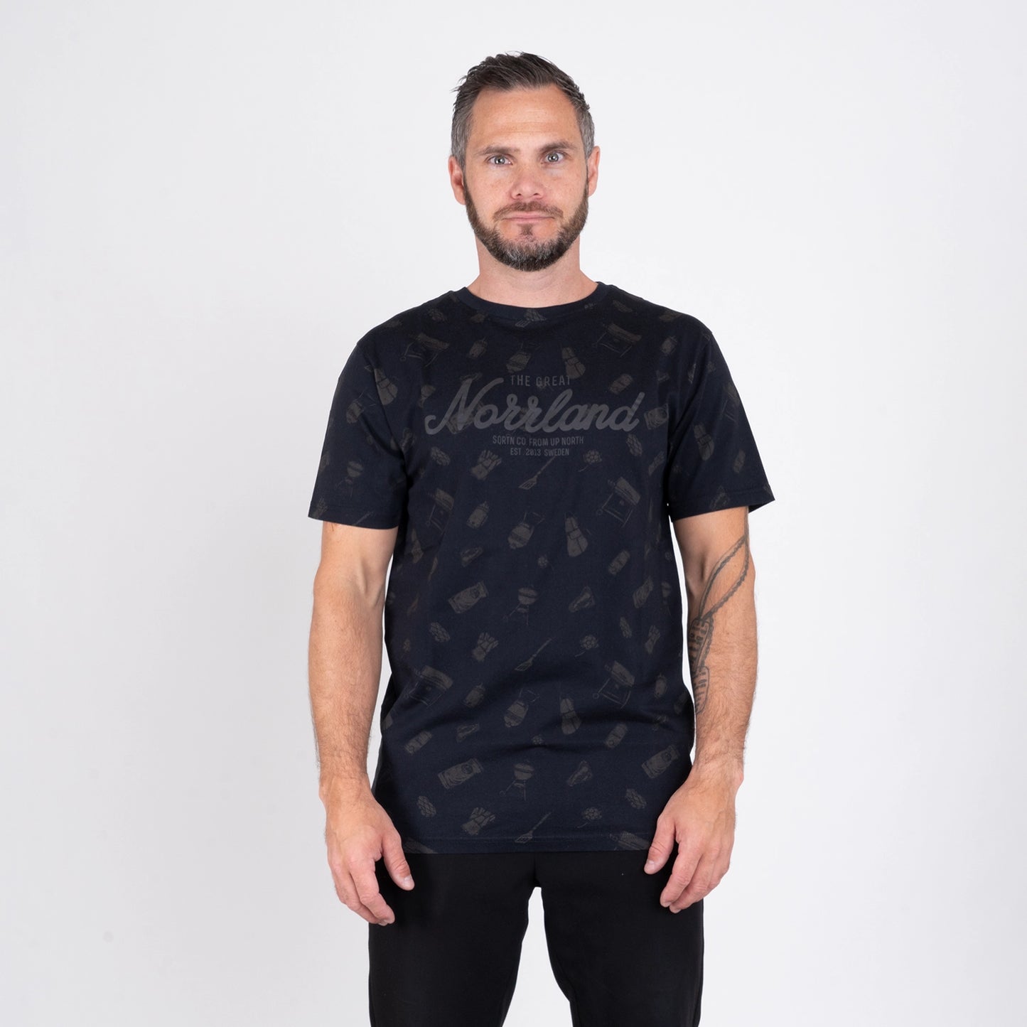 THE GREAT NORRLAND x Skogens T-shirt BBQ ALL BLACK Norrland