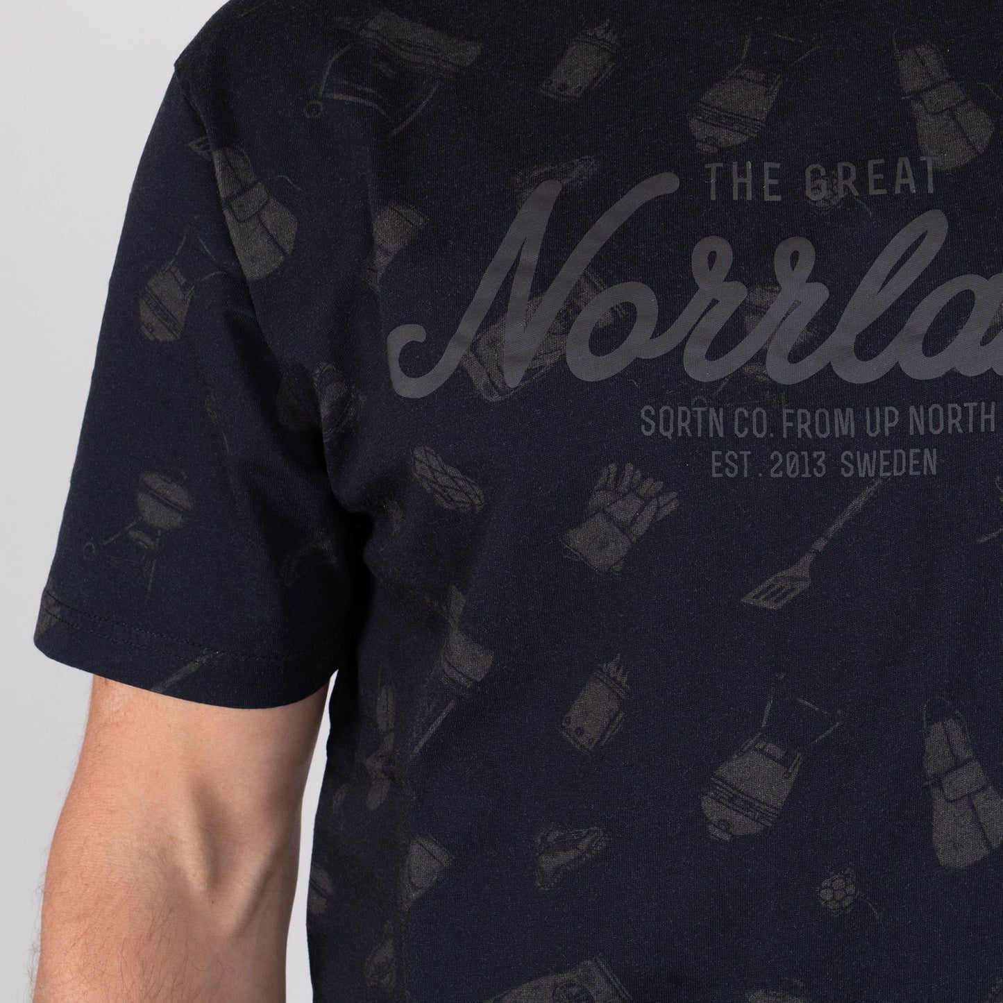 THE GREAT NORRLAND x Skogens T-shirt BBQ ALL BLACK Norrland